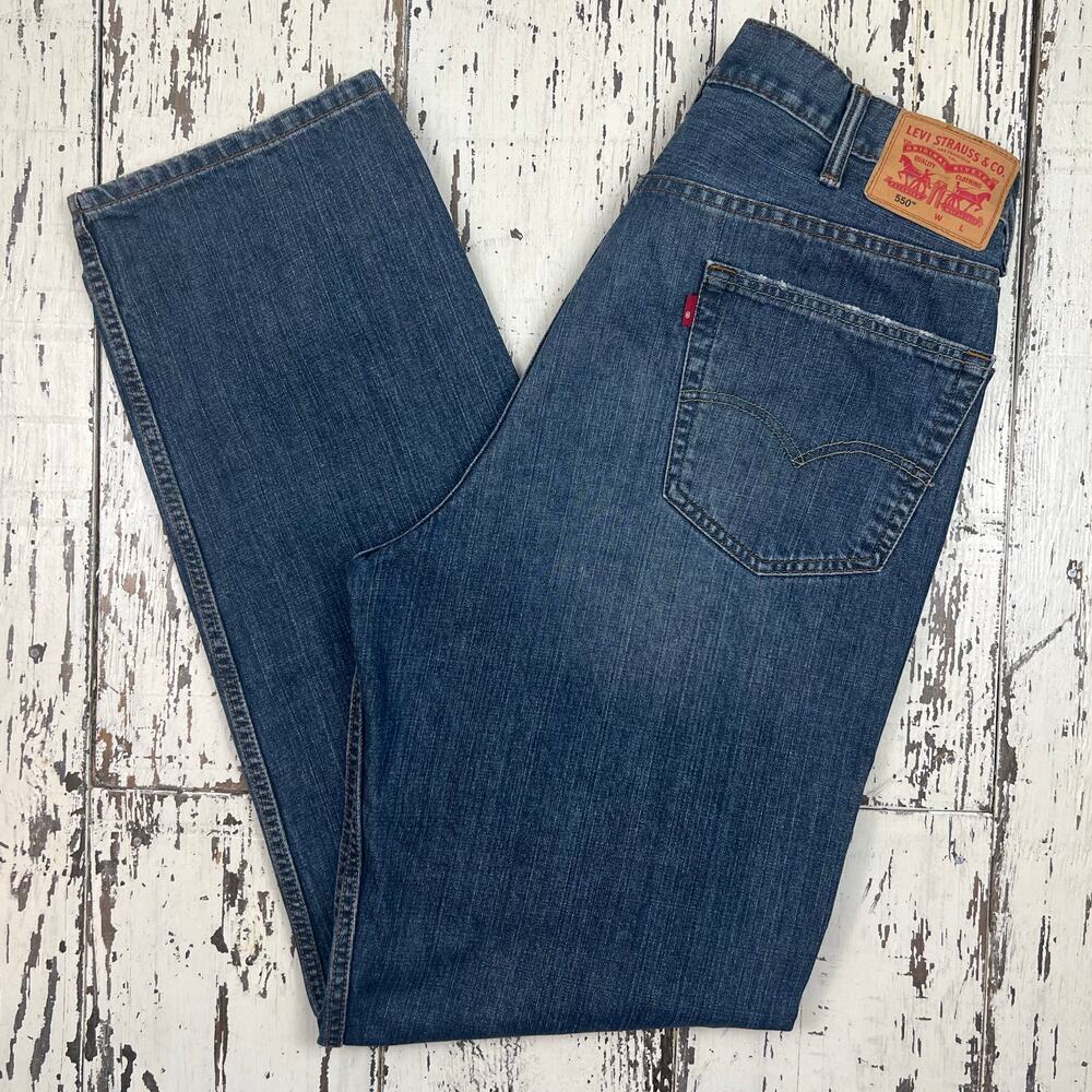 Levi’s 550 jeans men’s 40x36 straight leg
Excellent Condition!